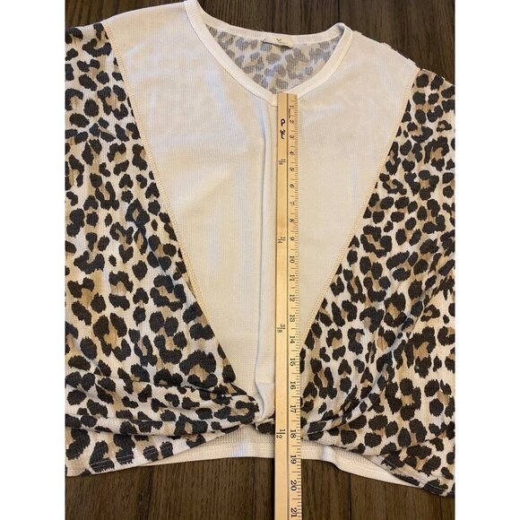 Hopely Women's V-Neck Shirt Leopard Print Knot Front Detail Short Sleeve Top - Picture 8 of 8